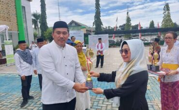 MTsN 1 Kendari Juara 1 pada Pawai Tahun Baru Islam 1445 H.